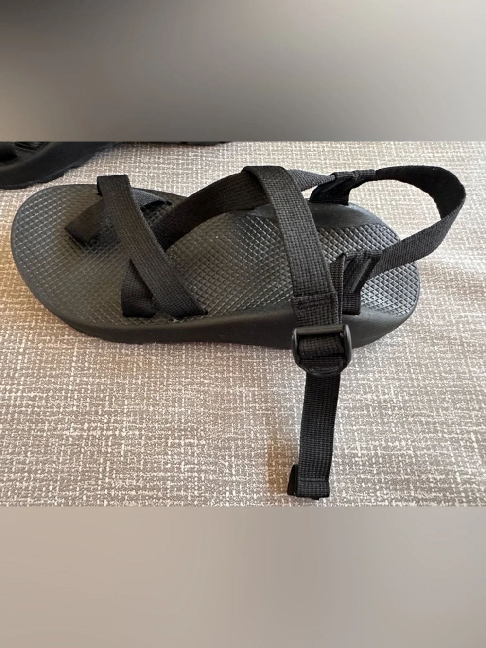 Chaco Black Strappy Outdoor Sandals men’s size 9